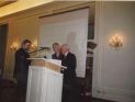 Prof. Dr. H. G. Schweim, Vorsitzender der DGRA, Prof. Dr. K.-W. Glombitza, Präsident der DGRA und Dr. Andrea Derix bei der Verleihung des Studienpreises der DGRA für die beste Master-Arbeit 2002 