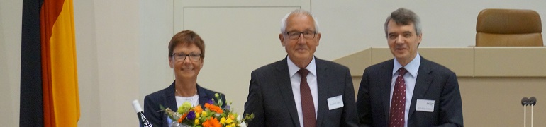 v.l.n.r.: Dr. Katrin Völler (Ehefrau), Rudi Völler (Preisträger) Dr. Ulrich Granzer (Laudator)