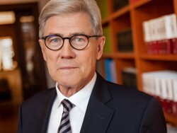 Prof.<br>Burkhard Sträter<br>Justiziar Prof.<br>Burkhard Sträter<br>Justiziar